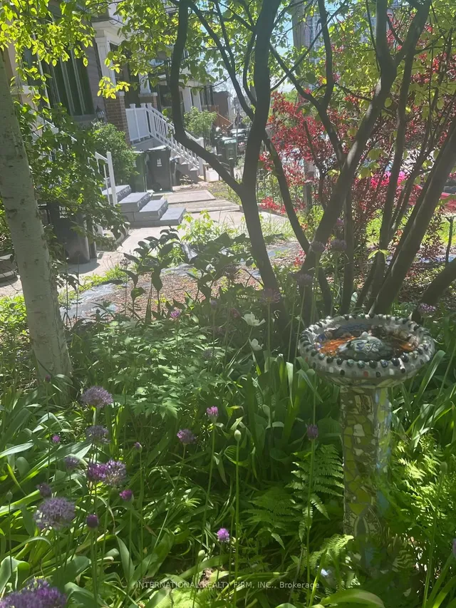 Additional image 40 of 1273 Lansdowne Ave