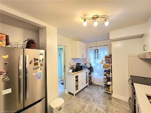 Additional image 9 of 32 Mowat Blvd Unit 8