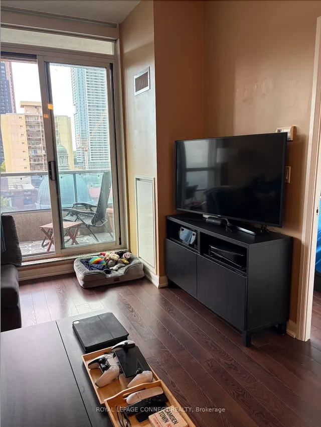 Additional image 19 of 500 Sherbourne St Unit 812