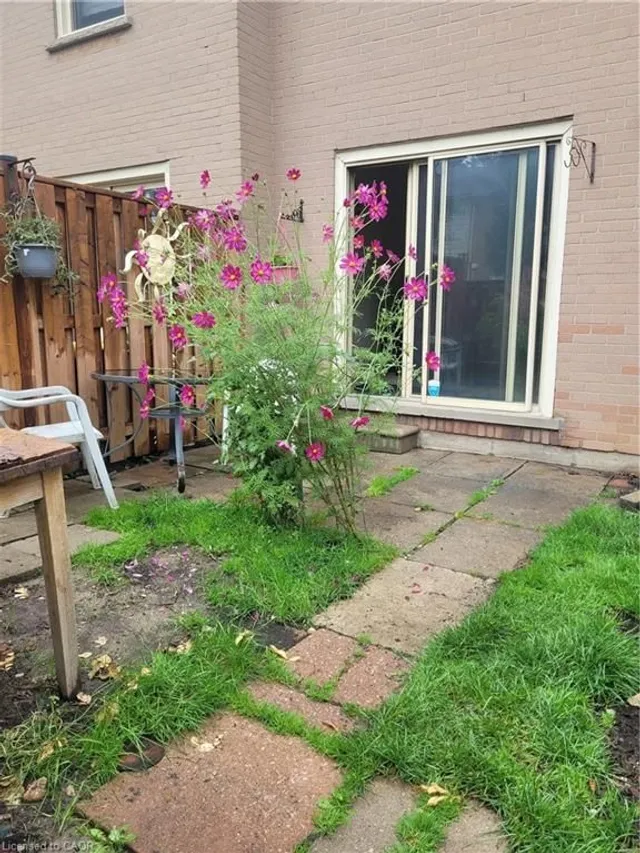 Additional image 18 of 27 Queenston Dr