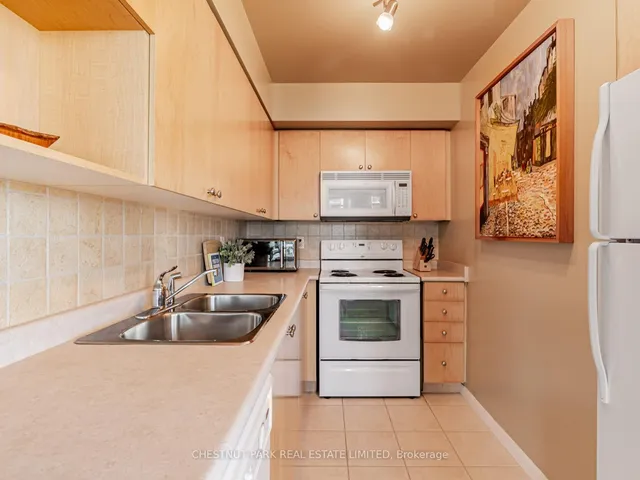 Additional image 4 of 18 Yonge St Unit 2211