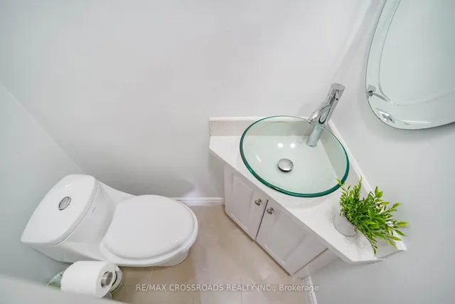 Additional image 31 of 8 Topaz Gate