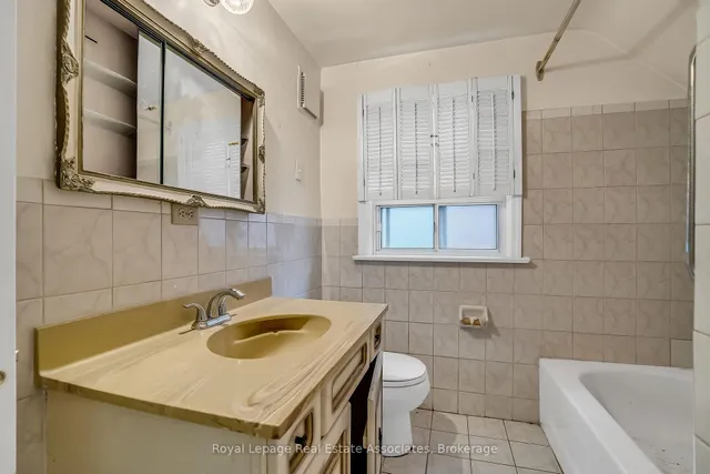 Additional image 19 of 1492 Islington Ave