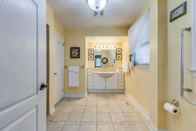 Additional image 15 of 19 Deanewood Cres