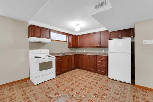 Additional image 32 of 304 La Rose Ave