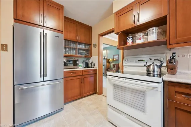 Additional image 30 of 46 Larkspur Cres