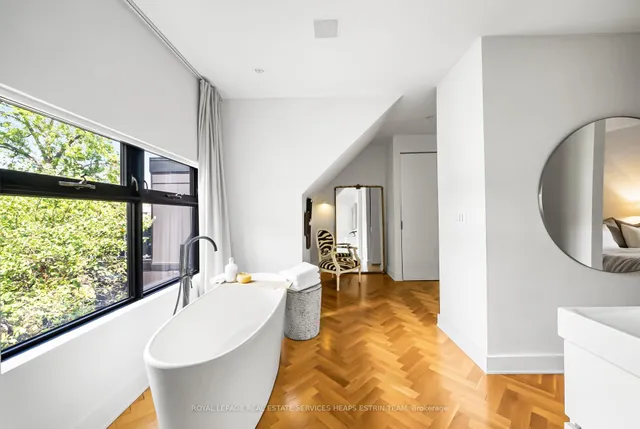 Additional image 38 of 74 Roxborough St