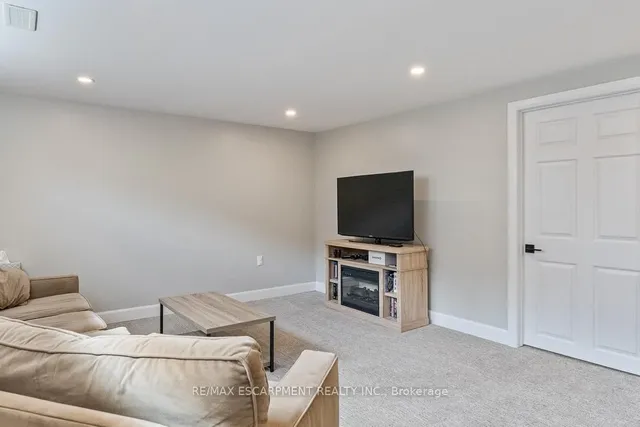 Additional image 37 of 4 Thorpe Rd