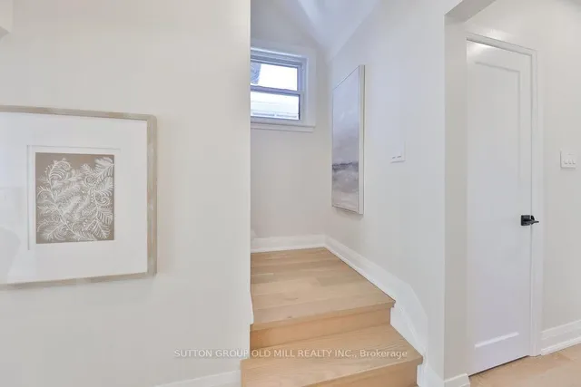 Additional image 22 of 36 Laurelwood Cres