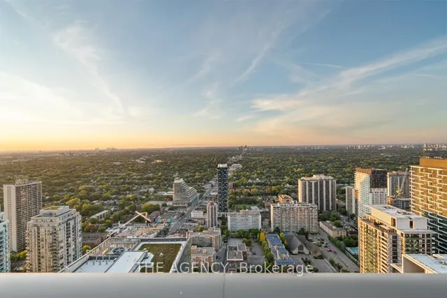 Additional image 23 of 39 Roehampton Ave Unit 4506