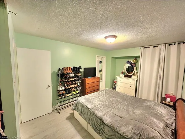 Additional image 34 of 32 Mowat Blvd Unit 8