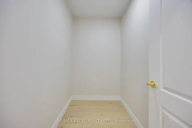 Additional image 39 of 806 Gladstone Ave