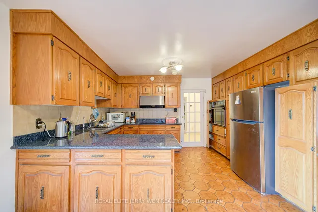 Additional image 8 of 2908 Victoria Park Ave