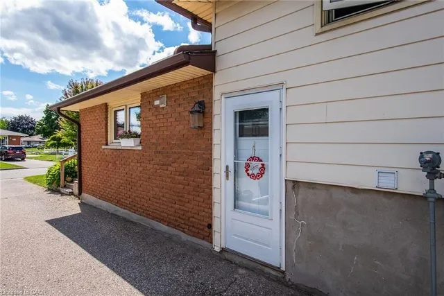 Additional image 34 of 77 Roberts Cres