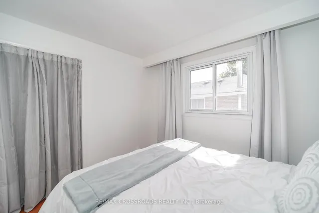 Additional image 26 of 8 Topaz Gate