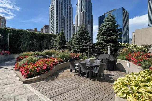 Additional image 35 of 386 Yonge St Unit 1904