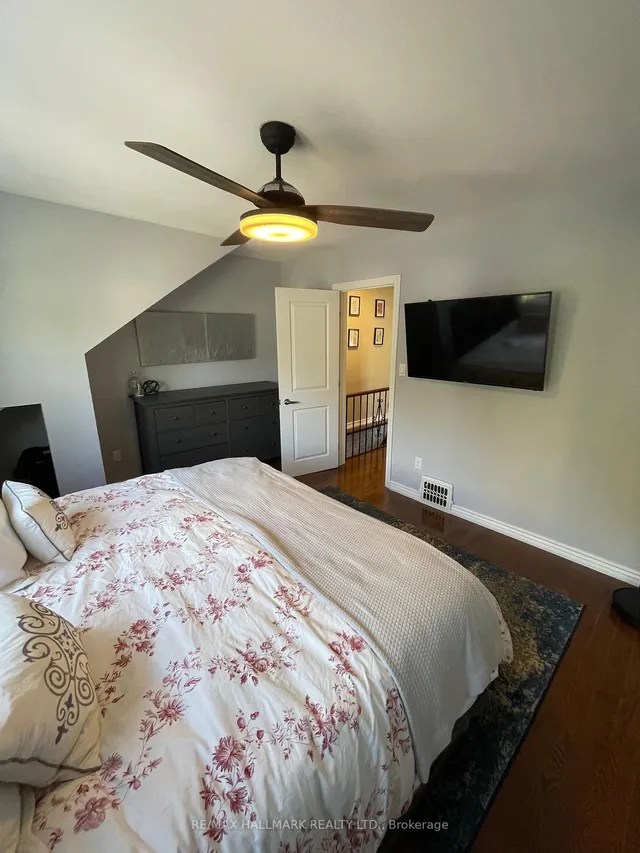 Additional image 28 of 11 Denton Ave