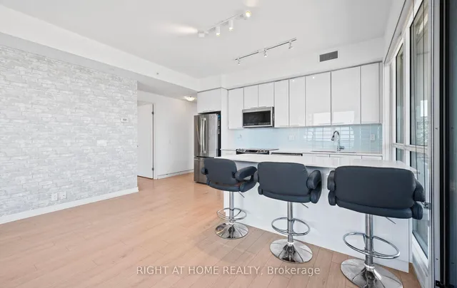 Additional image 4 of 10 Park Lawn Rd Unit 3409