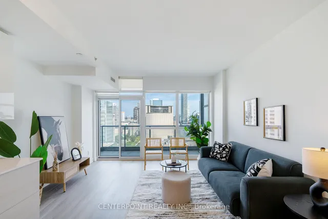 210 Simcoe St Unit 2305