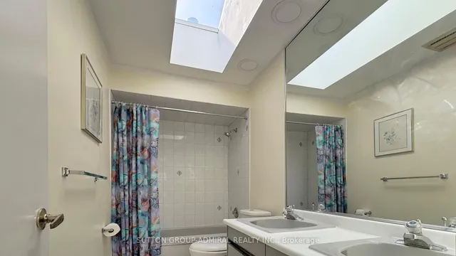 Additional image 33 of 33 Carnival Crt