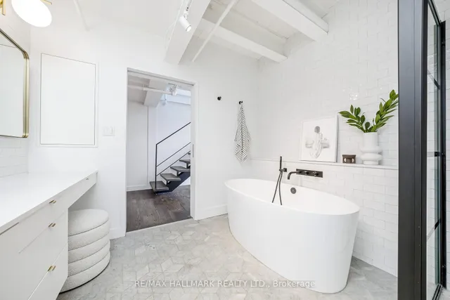 Additional image 24 of 326 Carlaw Ave Unit 102