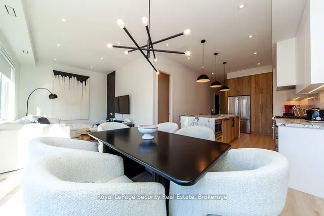 Additional image 10 of 70 Chamberlain Ave