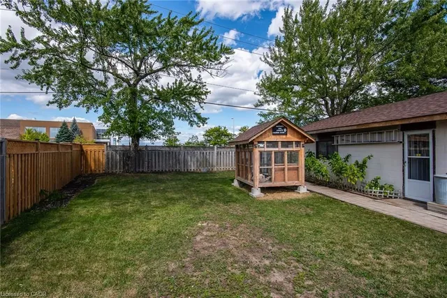 Additional image 40 of 77 Roberts Cres