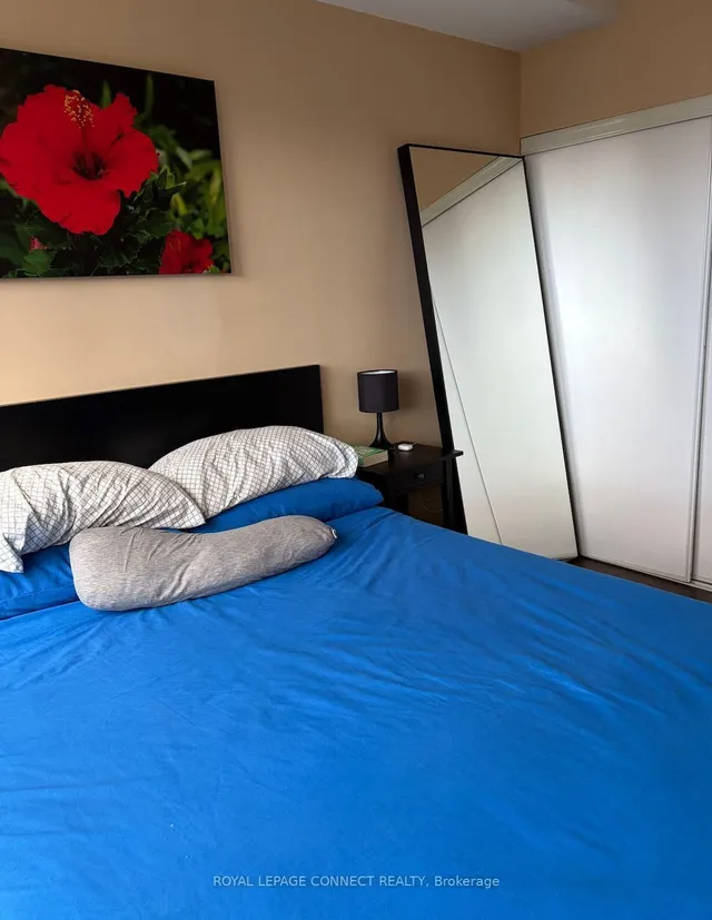 Additional image 21 of 500 Sherbourne St Unit 812