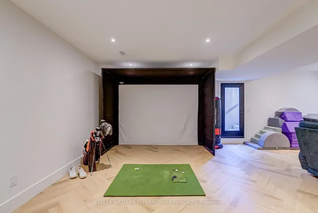 Additional image 43 of 182 Queens Ave