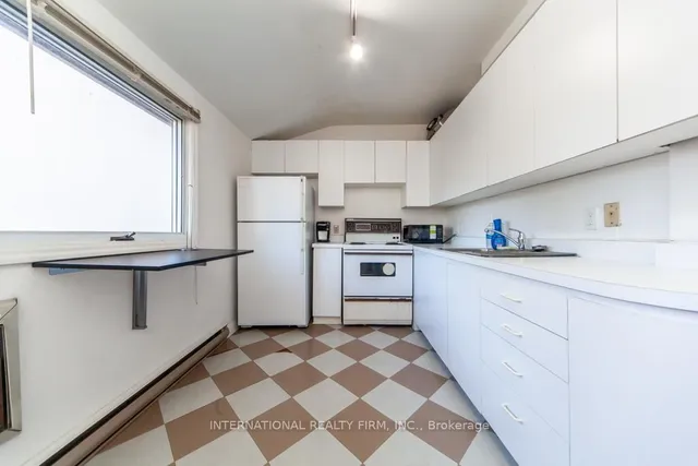 Additional image 16 of 19 Alvin Ave