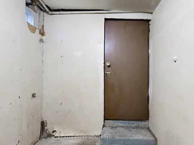 Additional image 30 of 449 Christie St