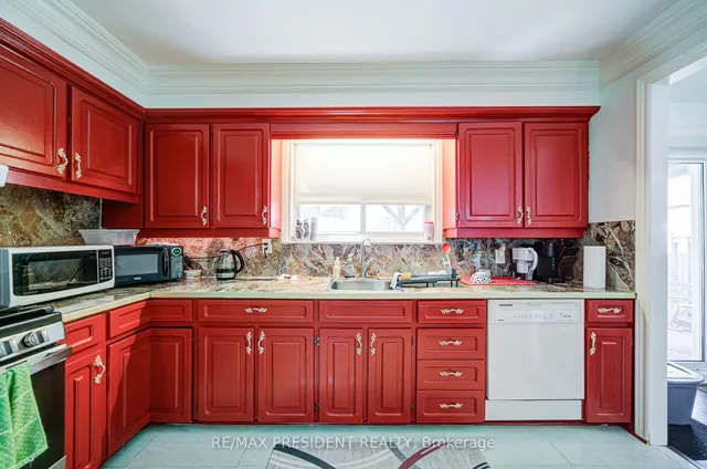 Additional image 6 of 74 Bloomington Cres