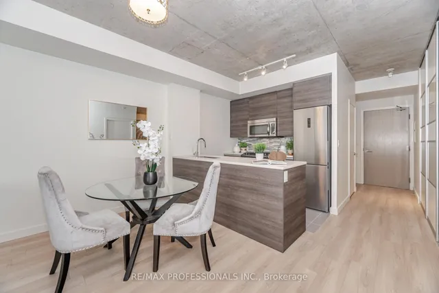 Additional image 16 of 111 Bathurst St Unit 716