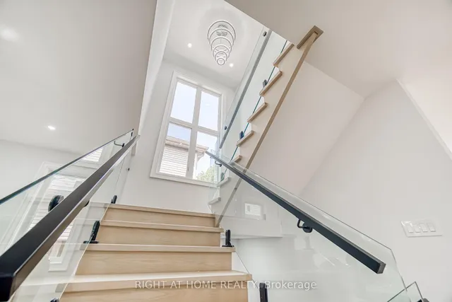 Additional image 21 of 203 Scarboro Cres