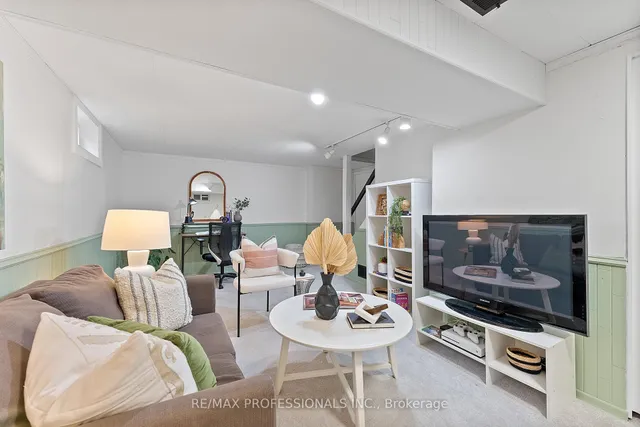 Additional image 42 of 18 Lavington Dr