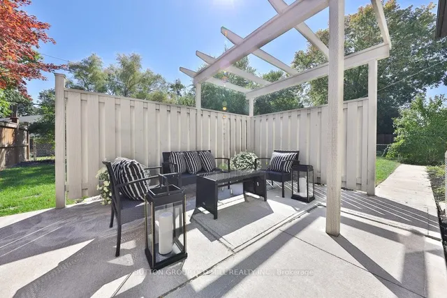 Additional image 44 of 36 Laurelwood Cres