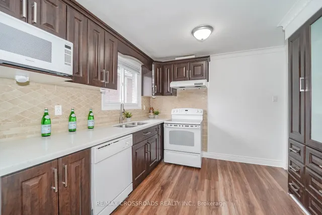 Additional image 37 of 8 Topaz Gate