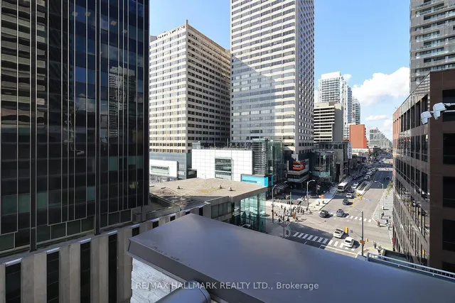 Additional image 35 of 2221 Yonge St Unit 1011