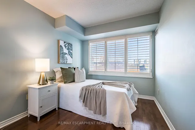 Additional image 19 of 39 Parliament St Unit 909