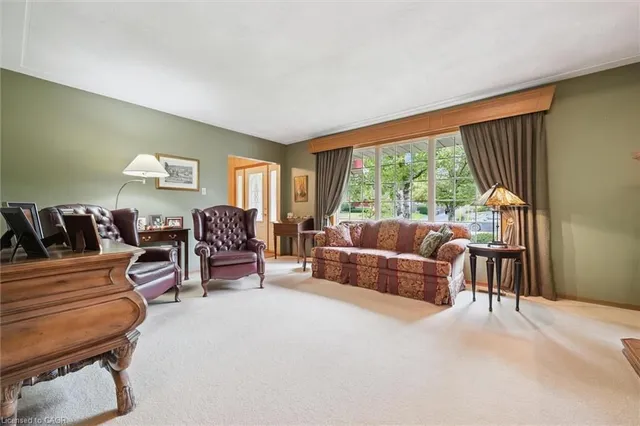 Additional image 35 of 46 Larkspur Cres