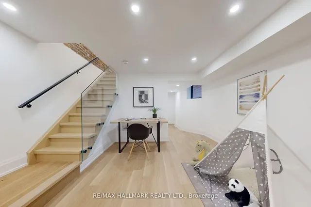 Additional image 29 of 51 Withrow Ave