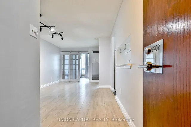 Additional image 4 of 1055 Bay St Unit 2209