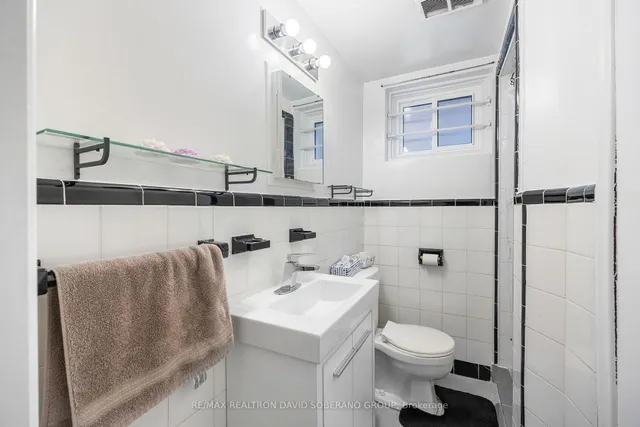 Additional image 24 of 122 Collinson Blvd