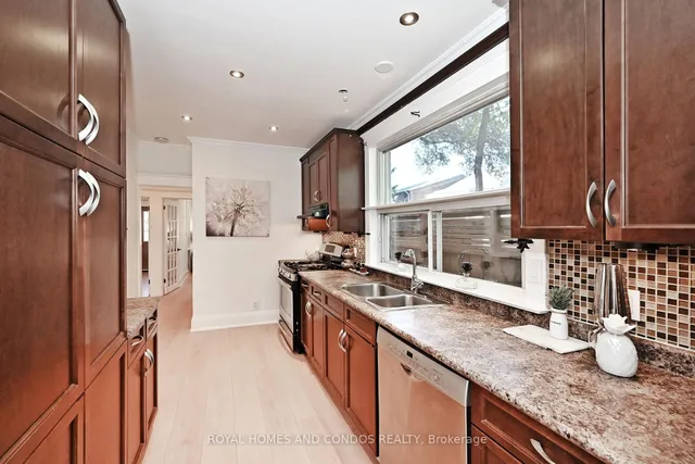 Additional image 17 of 38 Gates Ave