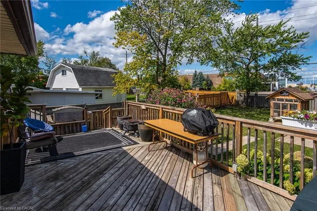 Additional image 38 of 77 Roberts Cres