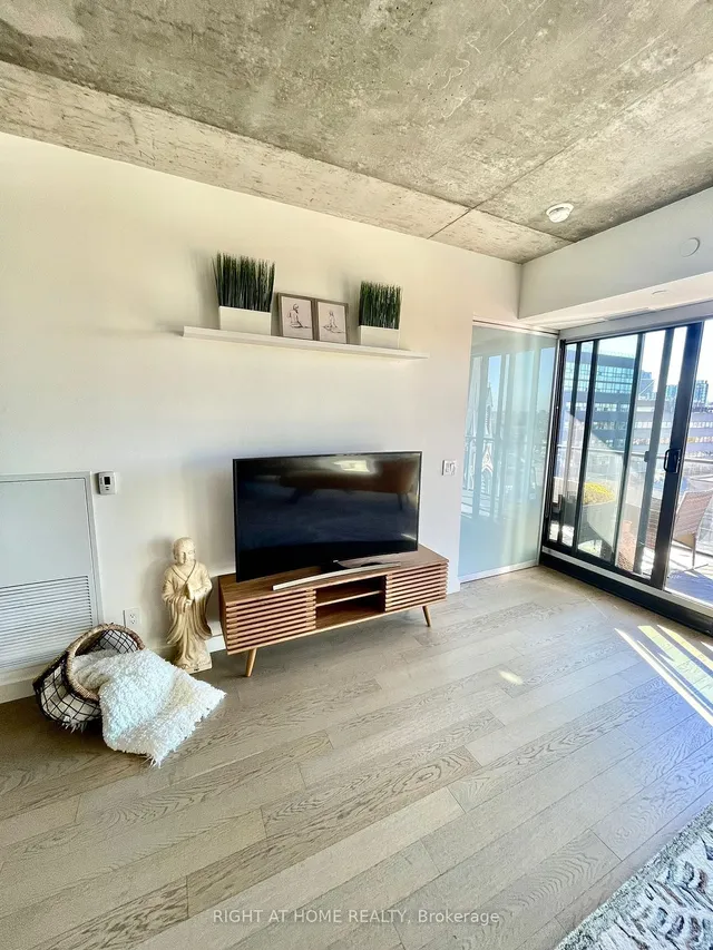 Additional image 4 of 111 Bathurst St Unit 1205