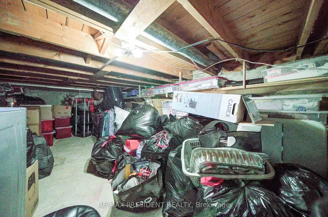 Additional image 41 of 74 Bloomington Cres
