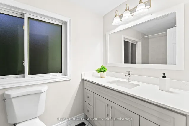 Additional image 25 of 26 Woolwich St