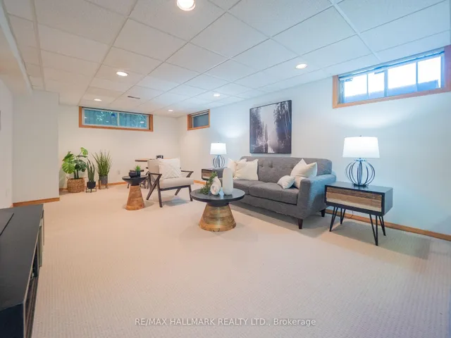 Additional image 28 of 34 Guernsey Dr