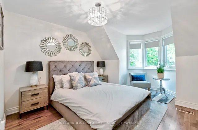 Additional image 23 of 717 Palmerston Ave